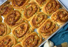 How to Make Cheesy Garlic Rolls