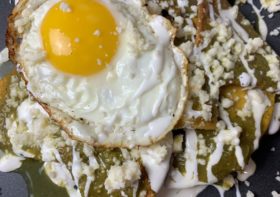 How to Make Chilaquiles Verdes 