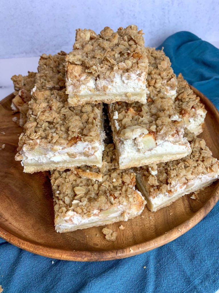 Apple Cheesecake Bars