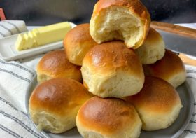 How to Make Dinner Rolls